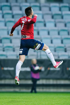 Örgrytes Daniel Sliper jublar efter att ha gjort 1-0-målet