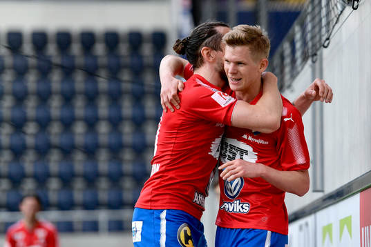 Östers Fritiof Björkén och David Johannesson jublar efter 0-2 av Björkén
