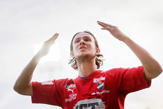 Östers Robin Östlind gör 0-3 och jublar