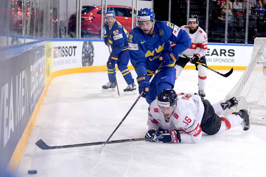 Sveriges Elias Lindholm och Schweiz Raphael Diaz