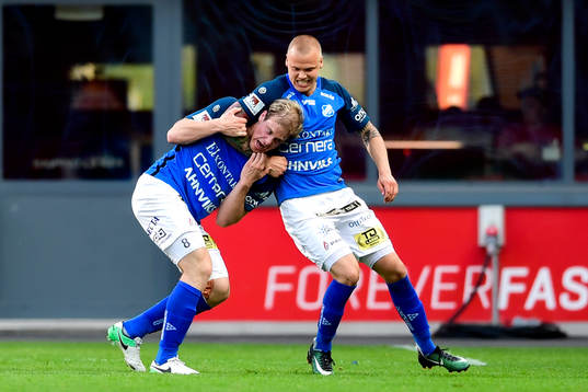 Norrbys Nicklas Savolainen kramas om av Jesper Brandt