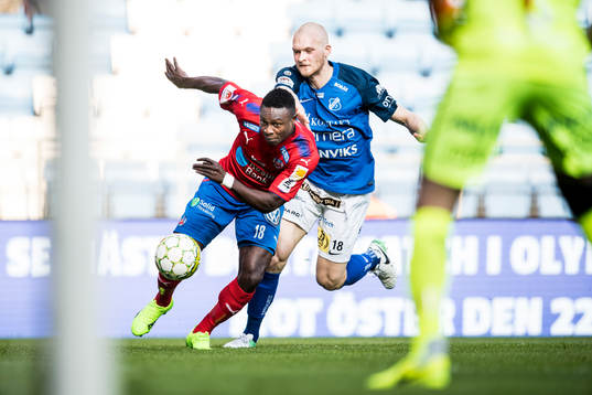 Helsingborgs Oke Akpoveta och Norrbys Viktor Nilsson
