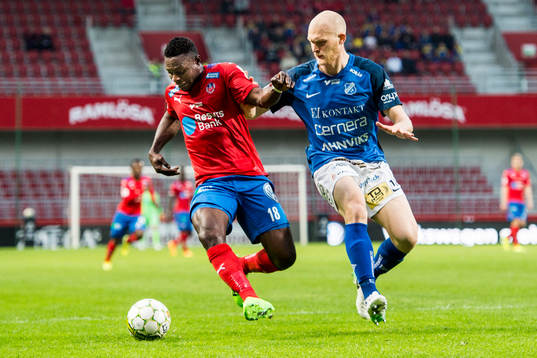Helsingborgs Oke Akpoveta och Norrbys Viktor Nilsson