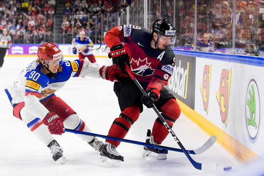 Rysslands Vladislav Namestnikov och Kanadas Matt Duchene i