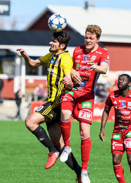 Hudiksvalls Cihan Sener i nickduell med Piteås Robert