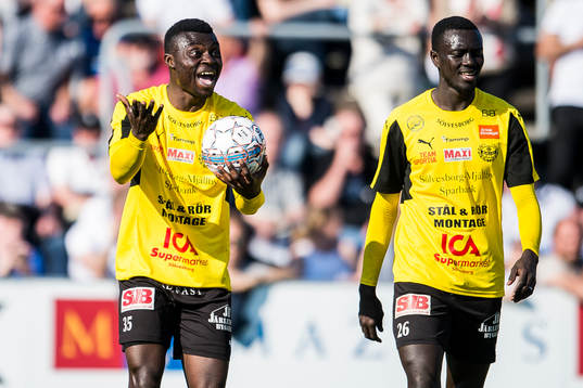 Mjällbys Emmanuel Ayssh Okine agerar