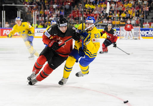 Kanadas Matt Duchene och Sveriges Oliver Ekman Larsson