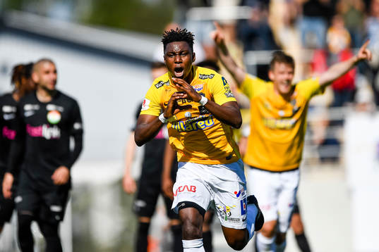 Falkenbergs Dominic Chatto jublar