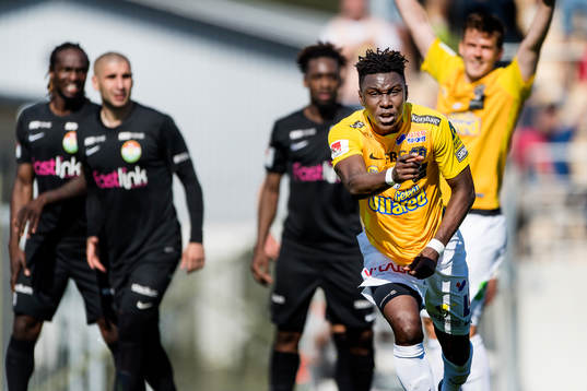 Falkenbergs Dominic Chatto jublar efter 2-0