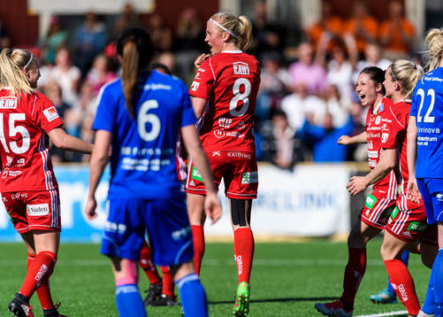 Piteås Julia Karlenäs jublar