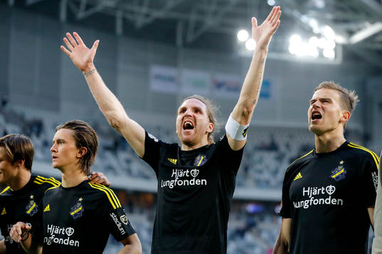 s Nils-Eric Johansson jublar efter fotbollsmatchen i Allsvenskan mellan Djurgården och AIK den 22 maj 2017 i Stockholm. 