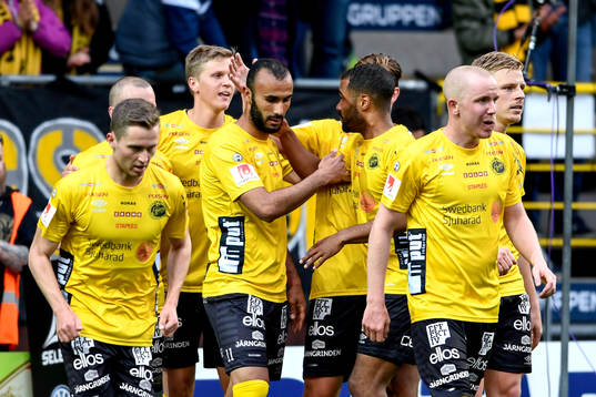 Elfsborgs Issam Jebali jublar med lagkamrater