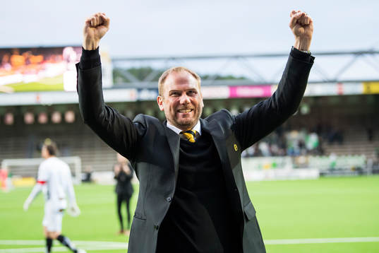 Elfsborgs manager Magnus Haglund jublar