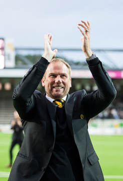 Elfsborgs manager Magnus Haglund jublar