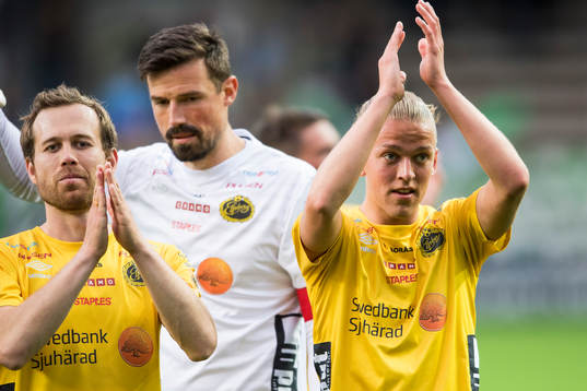 Elfsborgs Jesper Karlsson och Anders Randrup jublar efterunder fotbollsmatchen i Allsvenskan mellan Elfsborg och Jönköping den 22 maj 2017 i Borås.