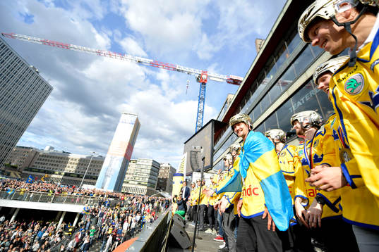 Laget på Sergels torg när Sveriges landslag i ishockey