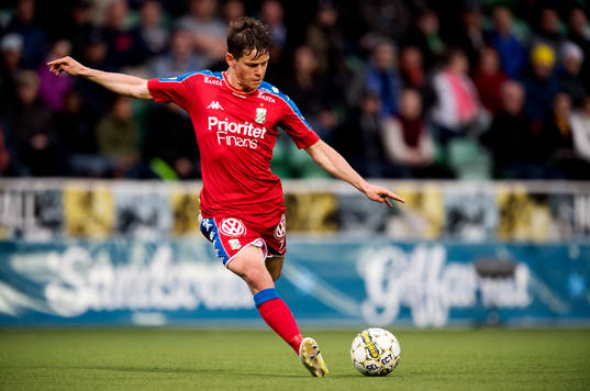 FK Göteborgs Mads Albaek skjuter in 0-4