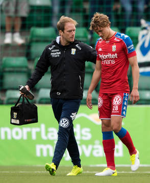 IFK Göteborgs Thomas Rogne skadar sig