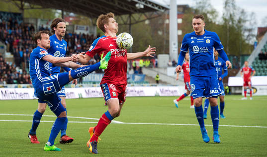 Sundsvalls Eric Larsson, Linus Hallenius, Smajl Suljevic och IFK Göteborgs Mikael Boman