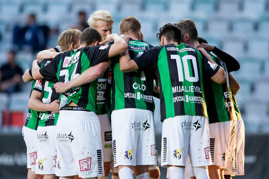 GAIS Steven Old jublar och omfamnas