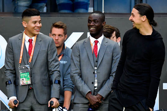 Manchester Uniteds Zlatan Ibrahimovic skrattar