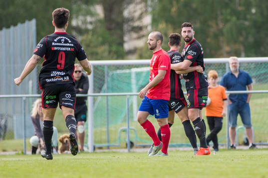 Assyriskas spelare jublar efter att ha gjort 1-0