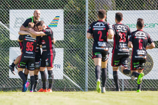 Assyriskas spelare jublar