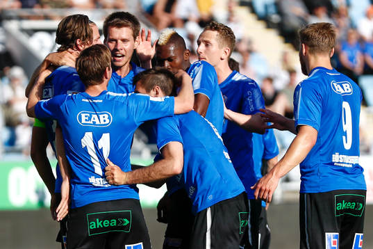 Halmstad jublar efter 1-1 av Fredrik Olsson