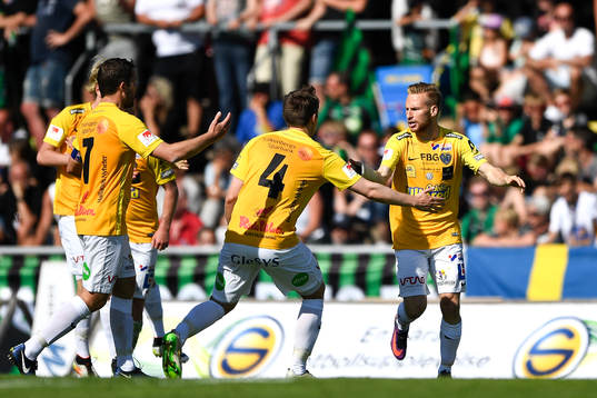 Falkenbergs Tobias Englund jublar