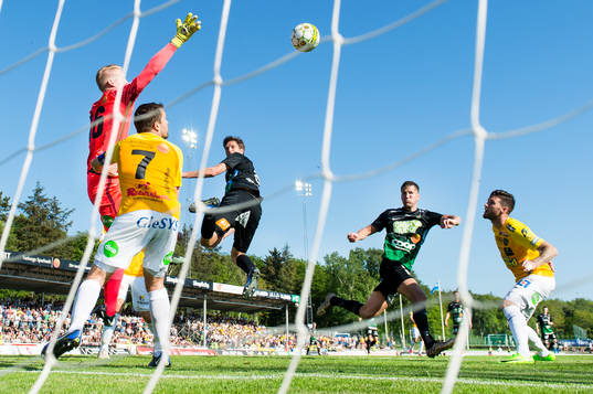 Varbergs Peter Nyström nickar in 3-3