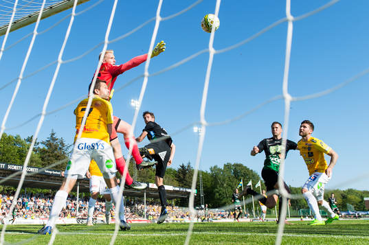 Varbergs Peter Nyström nickar in 3-3
