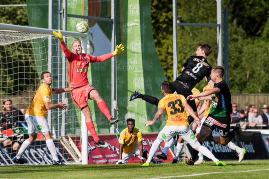 Varbergs Peter Nyström nickar in 3-3