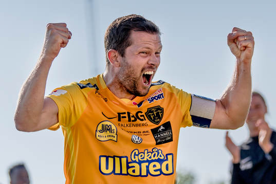 Falkenbergs David Svensson jublar
