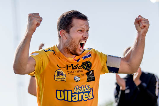 Falkenbergs David Svensson jublar