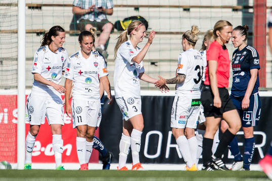 Rosengårds Lieke Martens, Lotta Schelin, Amanda Ilestedt och Anja Mittag jublar