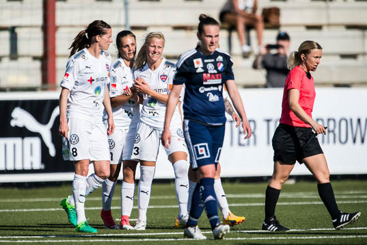 Rosengårds Lotta Schelin, Lieke Martens och Amanda Ilestedt jublar