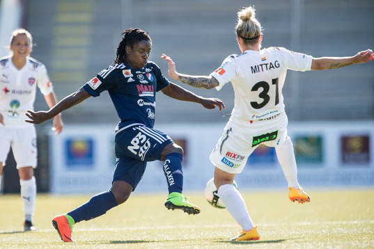 Kvarnsvedens Tabitha Chawinga och Rosengårds Anja Mittag