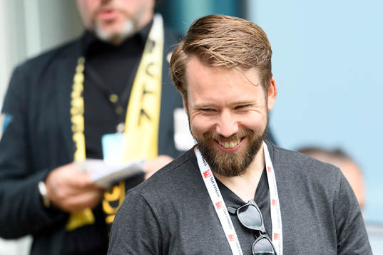 IFK Göteborgs f.d. spelare Adam Johansson på läktaren