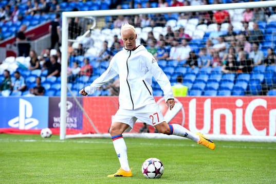 Lyons Caroline Seger värmer upp