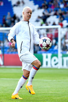 Lyons Caroline Seger värmer upp