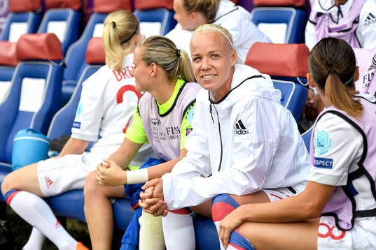 Lyons Caroline Seger på bänken