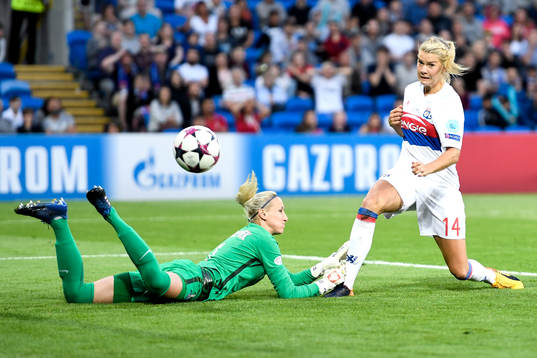 Lyons Ada Hegerberg oroar framför Paris målvakt Katarzyna