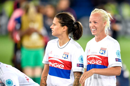 Lyons Caroline Seger jublar