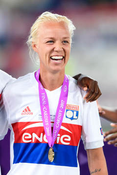 Lyons Caroline Seger jublar