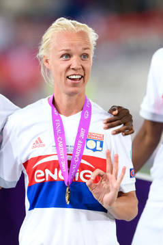 Lyons Caroline Seger jublar