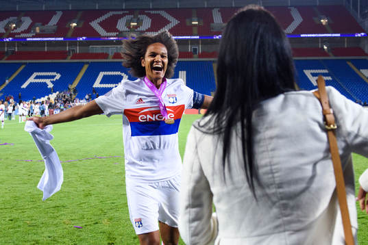 Lyons Wendie Renard jublar