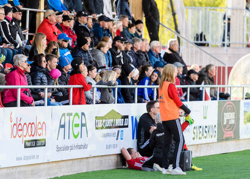 Piteås Hanna Pettersson grinar illa efter att ha blivit skadad