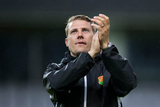 GAIS tränare Patrik Ingelsten tackar publiken