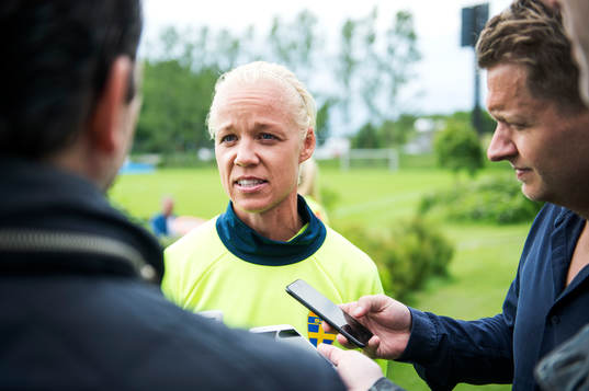 Caroline Seger intervjuas