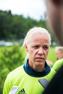 Caroline Seger intervjuas